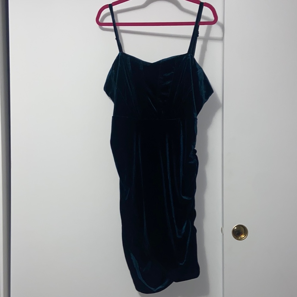 NWT BloomChic Emerald Green Velvet Dress